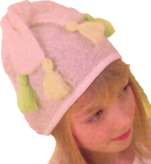 Весенняя шапочка для девочки (увеличение) .